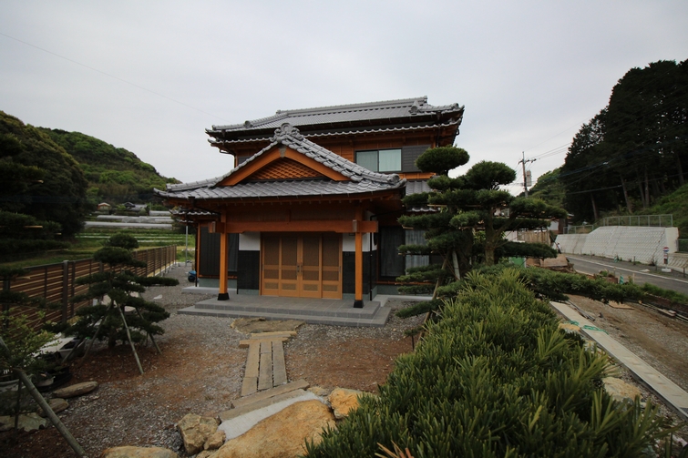 植え込みも移築して、いい雰囲気になりました