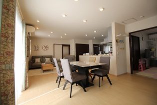 開放的な対面キッチン