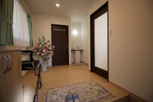 広々の玄関ホール